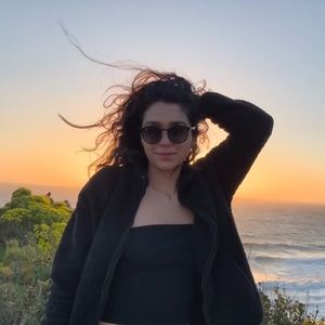 Meet your Posher, Mia